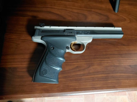 Buenas compis vendo browning buckmark contour  modelo nuevo 22lr muy precisa y certera ,comprada nueva 01