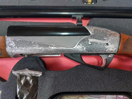 Vendo escopeta Aselkon Inter Elegant Silver Black, cañon de 71 ctms. con 5 chokes interiores, calibre 02