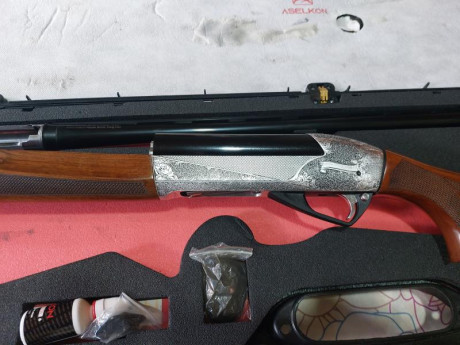 Vendo escopeta Aselkon Inter Elegant Silver Black, cañon de 71 ctms. con 5 chokes interiores, calibre 12