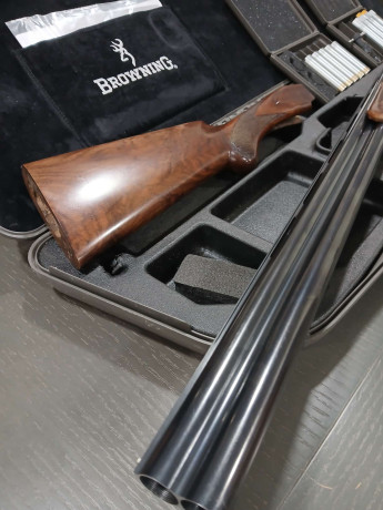 Escopeta Superpuesta Browning 725 Hunter, cañones de 76 ctms., calibre 12/76, 5 chokes interiores Invector 02