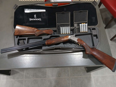 Escopeta Superpuesta Browning 725 Hunter, cañones de 76 ctms., calibre 12/76, 5 chokes interiores Invector 00