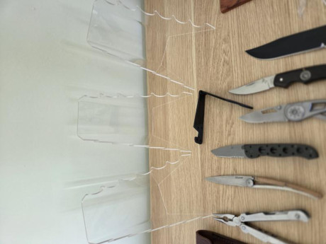 Vendo lote de cuchilleria compuesto de:

Kabar 1214 A ESTRENAR, con caja y funda.
Navaja Blaser A ESTRENAR, 21