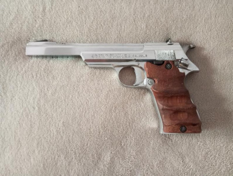 Vendo pistola marca STAR, modelo FR Sport, calibre .22lr, niquelada, toda de buen acero, de simple acción, 00