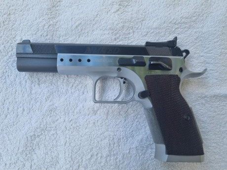 Vendo Tanfoglio Limited 9 Parabellum en buen estado, precio 575 euros mas porte. Tlf. 607609326 01