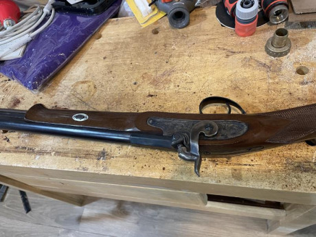 Pues eso vendo escopeta de avancarga de percusión (Pistón), calibre 12. Tira muy bien. Regalo una culata 01