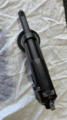 Vendo Walther P38 del año 1970 , no más de 100 tiros, Impecable .
Caja original, blanco de prueba de la 11