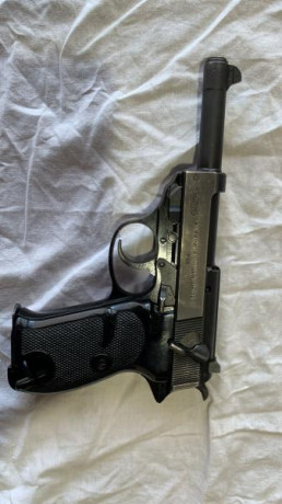 Vendo Walther P38 del año 1970 , no más de 100 tiros, Impecable .
Caja original, blanco de prueba de la 20