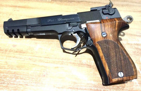 Se ofrece una magnífica pistola Walther P88 Champion  cal 9mm de 6” cañón poligonal, dos cargadores  de 10