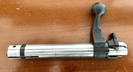 Rifle CZ 455 sintético de cerrojo del calibre 17 HMR, cargador de 5 balas y otro de 10, estado impecable, 11