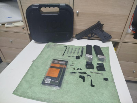 Vendo Glock 17 Gen 3 con las siguientes mejoras: GPT (Glock Performance Trigger), miras de acero, cola 01