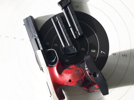 Saludos pongo en el foro varias armas modelo hammerli
esse. Como ya es conocido son pistolas del calibre 12