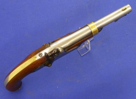 Voy a colocar unas fotos de un arma larga alemana de llave de mecha del siglo XVI. 172