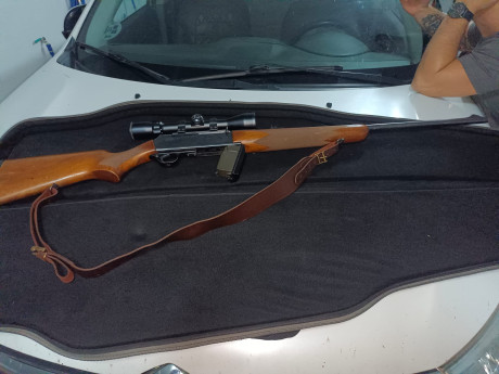 Un compañero vende un rifle Browning Bar 1 en calibre 300 winchester  mágnum con 61cm de cañon el rifle 01