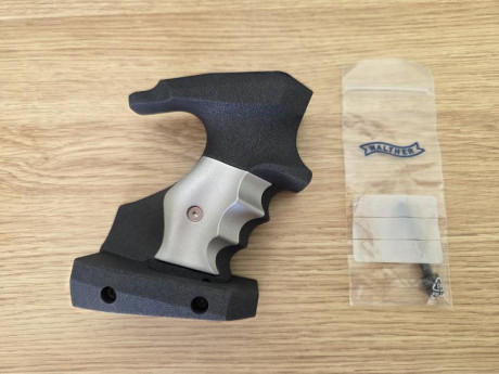 Vendo empuñadura 5G Walther LP500 Meister Manufaktur sin estrenar, solo colocada en el arma para probar 02