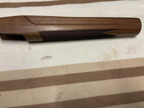 Hola, vendo culata y guardamano de madera para Browning bar 4x. Buen estado y sin ningun desperfecto. 01