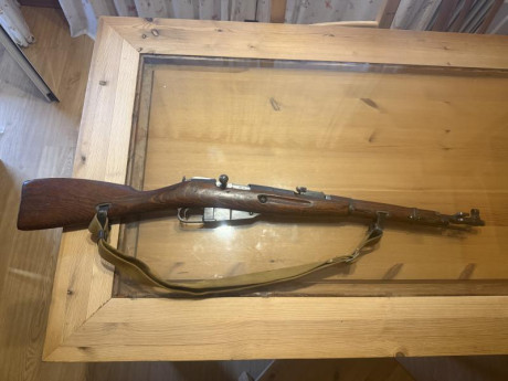 Carabina Mosin nagant del año 1953, en buen estado también tengo la bayoneta 
850€
Se encuentra en Benidorm 00