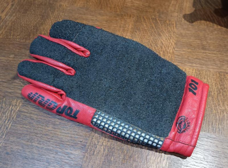 Vendo guante de tiro Anschutz modelo 101 en muy buen estado por 40€.
Entrego en mano en Zaragoza.

Saludos, 01