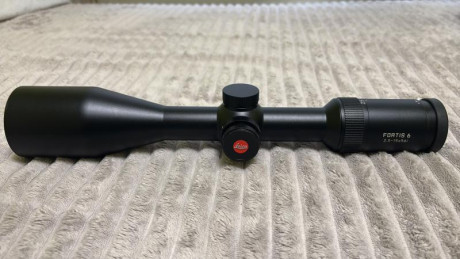 Pongo a la venta el visor de un amigo, es un Leica Fortis de 2,5-15x56 con su paralaje y retícula iluminada.
El 00