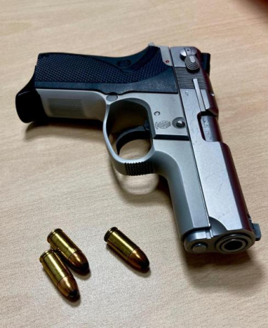 Cambio mi pistola Smith Wesson modelo 6906 calibre 9 mm por pistola de competición calibre 22. 
Mi pistola 00