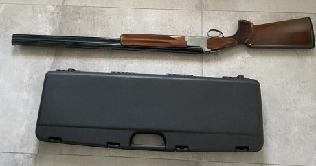 Vendo escopeta Browning Citori, superpuesta, 2* y1*, expulsora, con su maletín rígido, prácticamente nueva, 00