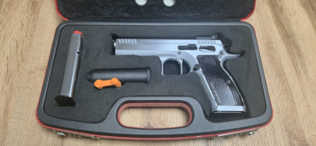 Pistola Tanfoglio stock II en perfecto estado, como se ve en las fotos. 
Se ha usado solo para tiro de 02