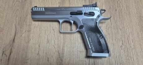 Pistola Tanfoglio stock II en perfecto estado, como se ve en las fotos. 
Se ha usado solo para tiro de 00