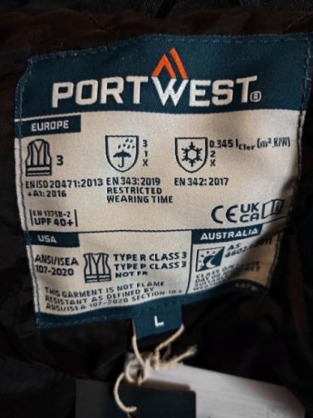 Vendo chaquetón  de alta visibilidad Portwest, nuevo sin uso, talla L pero creo que es talla americana 11