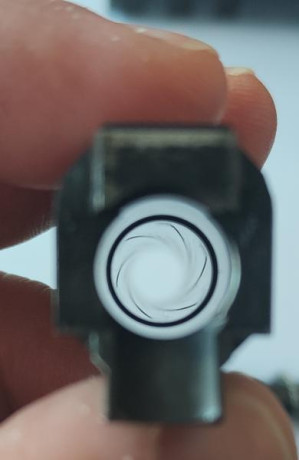 Se vende Sig Sauer P-228 con rail, en perfecto estado de funcionamiento, con un cargador y funda extracción 12