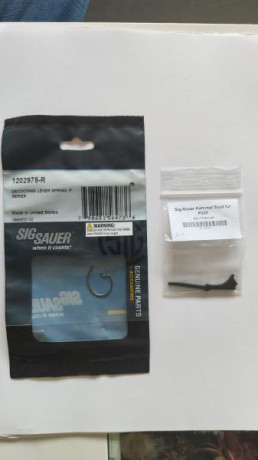 Se vende Sig Sauer P-228 con rail, en perfecto estado de funcionamiento, con un cargador y funda extracción 30