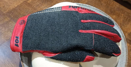 Vendo guante de tiro Anschutz modelo 101 en muy buen estado por 40€.
Entrego en mano en Zaragoza.

Saludos, 11