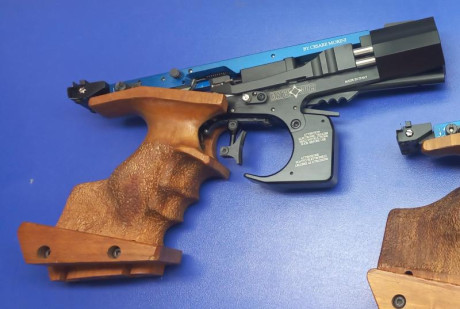 Mantengo mis armas impecables, prácticamente sin microbios.

Ayer un amigo adquirió una Mach Guns MG-2... 01