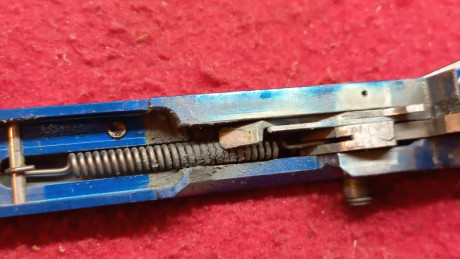 Mantengo mis armas impecables, prácticamente sin microbios.

Ayer un amigo adquirió una Mach Guns MG-2... 40