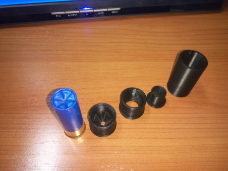 Me recargo todos mis calibres de arma corta y larga, además de los cartuchos de bala de escopeta.

Fundo 81