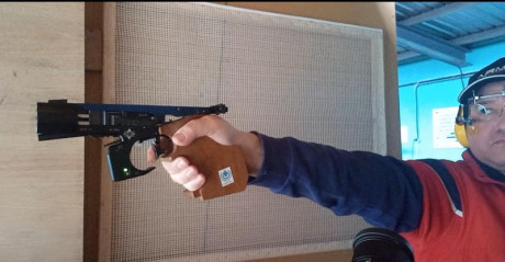 Mantengo mis armas impecables, prácticamente sin microbios.

Ayer un amigo adquirió una Mach Guns MG-2... 80