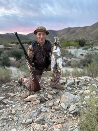  Amigos, viendo que hay interés general en la práctica de la caza con armas de avancarga, abrimos este 160
