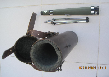 VISOR TERRESTRE, JAPONÉS  óptica 10 X  - 30 x 30 mm ZOOM.--- Usado, con leves señales por el uso.- Funda 00