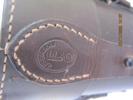 VISOR TERRESTRE, JAPONÉS  óptica 10 X  - 30 x 30 mm ZOOM.--- Usado, con leves señales por el uso.- Funda 20