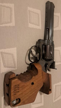 Saludos a todos los miembros del foro. Vendo revolver Manurhin MR38 del 38 SP, está completamente nuevo 01