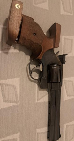 Saludos a todos los miembros del foro. Vendo revolver Manurhin MR38 del 38 SP, está completamente nuevo 00