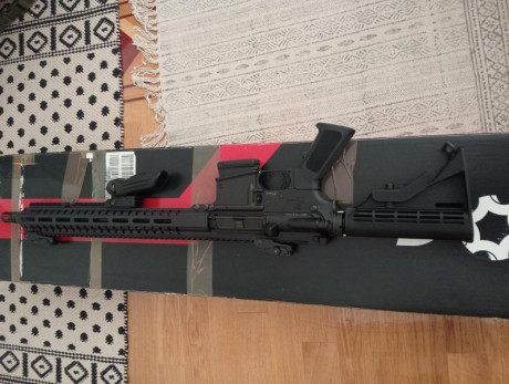 Ar15 de la marca CMMG modelo mk4 resolute. Nuevo sin uso, con su caja, un cargador de 10 y miras abatibles. 02