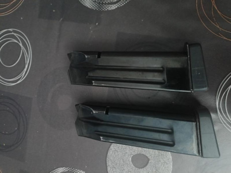 Vendo 2 cargadores de pistola llama max 1 precio 90€+envío  están en buen estado más información por privado 01