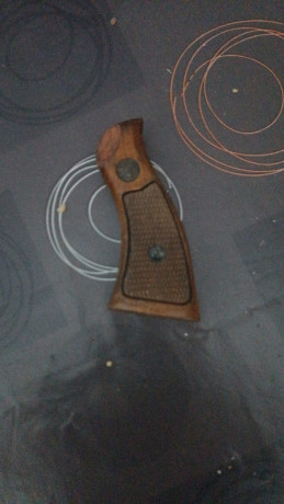 Vendo 2 cachas unas de madera llama origuinal y otras de goma paymai precio 60€+ envio 02