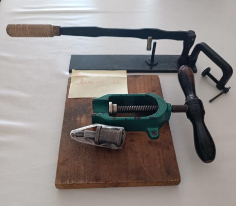 Vendo:

Máquina recarga cartuchos cal. 12 muy robusta.

Precio para entrega en mano en Madrid 80 € si 00