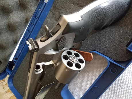 De un amigo del club de avanzada edad, pongo el anuncio: revolver S&W modelo 686 /6  en venta , está 11