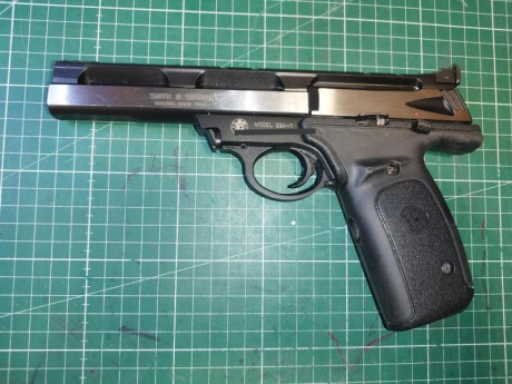Hola. Vendo esta estupenda y divertida pistola del calibre 22 Smith & Wesson Model 22A-1 en muy buenas 01