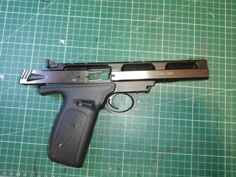 Hola. Vendo esta estupenda y divertida pistola del calibre 22 Smith & Wesson Model 22A-1 en muy buenas 30