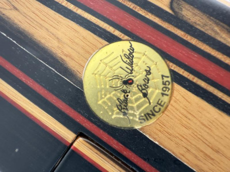 Vendo arco ZURDO “BLAC WIDOW” PSA x 42” a 28. Madera ébano color blanco y negro, con otro juego de tornillo 01