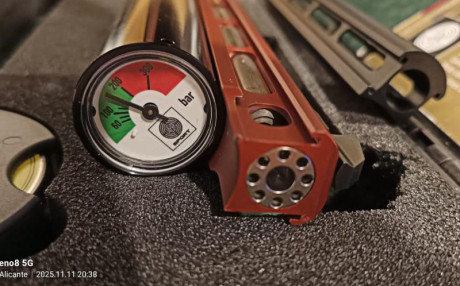 Vendo pistola Steyr evo LP10 E, primer propietario, con su maletin, contrapesos originales, herramientas 01