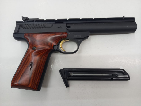 Pues haciendo caja y cupo
Vendo este arma prácticamente nueva, poquísimos tiros, va con su maletín original 01