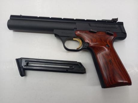 Pues haciendo caja y cupo
Vendo este arma prácticamente nueva, poquísimos tiros, va con su maletín original 00